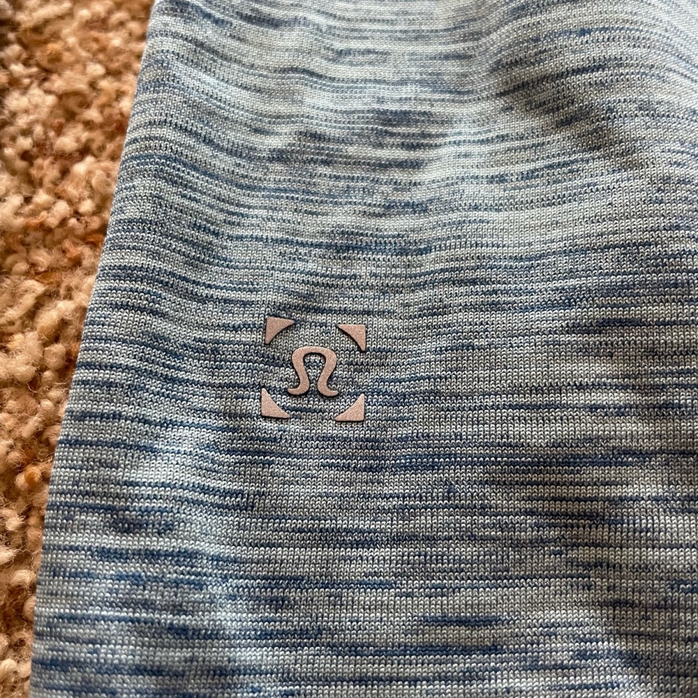 Men’s Lululemon blue lightweight sweatshirt